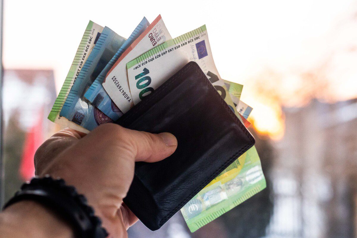 Galite gauti daugiau nei 1000 eurų: štai ką reikėtų žinoti apie šias išmokas, pasitikrinkite, ar priklauso