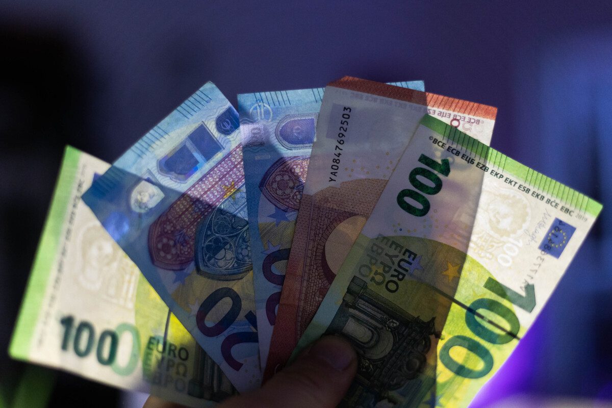 Lietuvos darbo rinkoje jau skamba pavojaus varpai: siūlo tūkstantines algas, bet niekas nenori dirbti