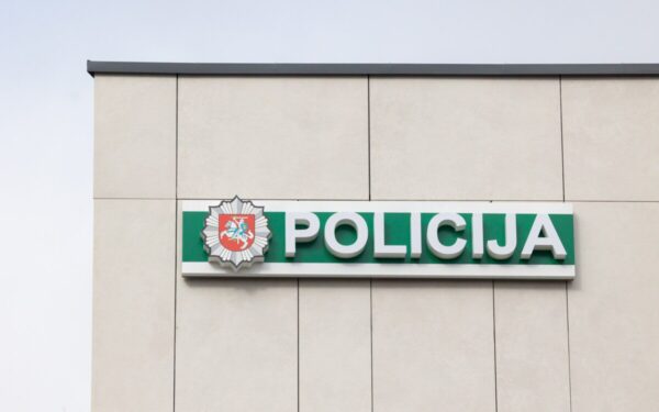 Kaune du vyrai į automobilį įsisodino nepilnametį, išvežė į mišką ir reikalavo pinigų