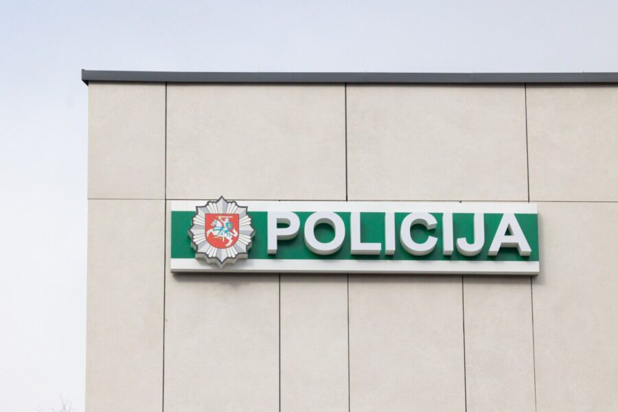 Kaune du vyrai į automobilį įsisodino nepilnametį, išvežė į mišką ir reikalavo pinigų