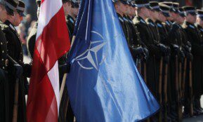 Latvijos gynybos ministras: NATO yra šalies saugumo garantas. EPA-ELTA nuotr.