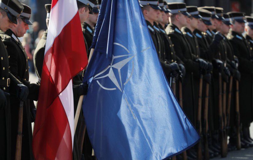 Latvijos gynybos ministras: NATO yra šalies saugumo garantas. EPA-ELTA nuotr.