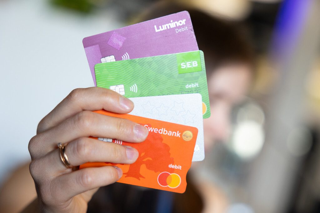 Bankų mokėjimų kortelės. ELTA / Julius Kalinskas nuotr.