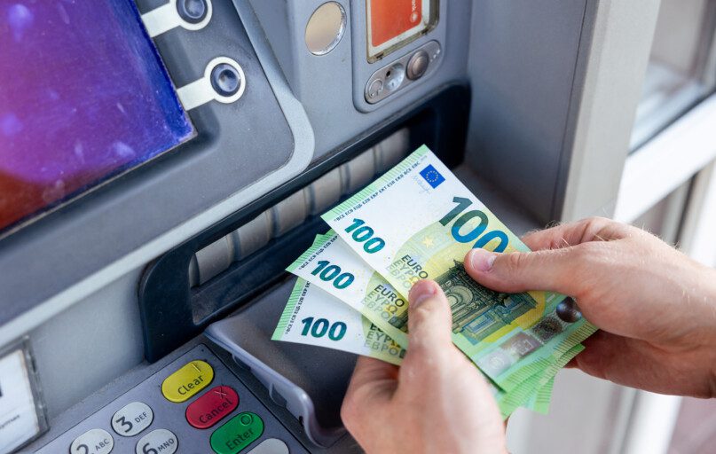 „Swedbank" bankomatas. ELTA / Andrius Ufartas nuotr.