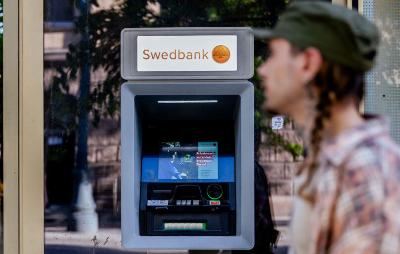 „Swedbank" bankomatas. ELTA / Andrius Ufartas nuotr.