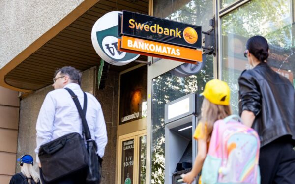 „Swedbank“ perspėja šalies gyventojus: šiuos veiksmus būtina atlikti nedelsiant, pasitikrinkite