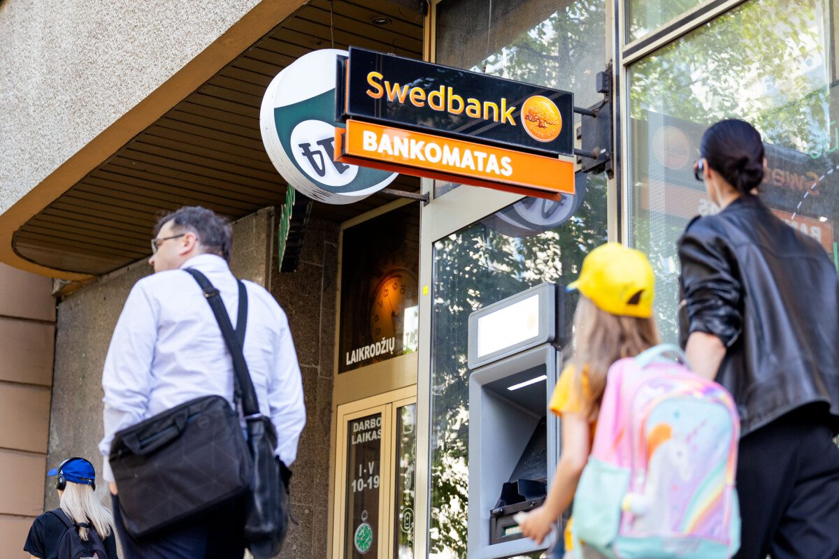 „Swedbank“ perspėja šalies gyventojus: šiuos veiksmus būtina atlikti nedelsiant, pasitikrinkite