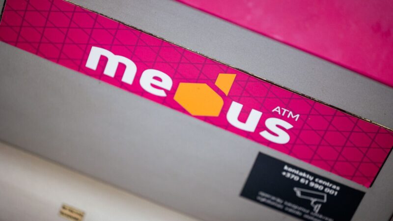 Strigs atsiskaitymai ir bankomatų veikla, bankas išplatino svarbų pranešimą klientams