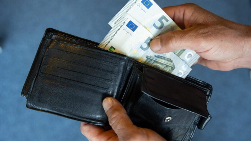 Numatoma ženkliai didinti pensijų priedus, sužinokite, kiek pinigų ketinama pridėti