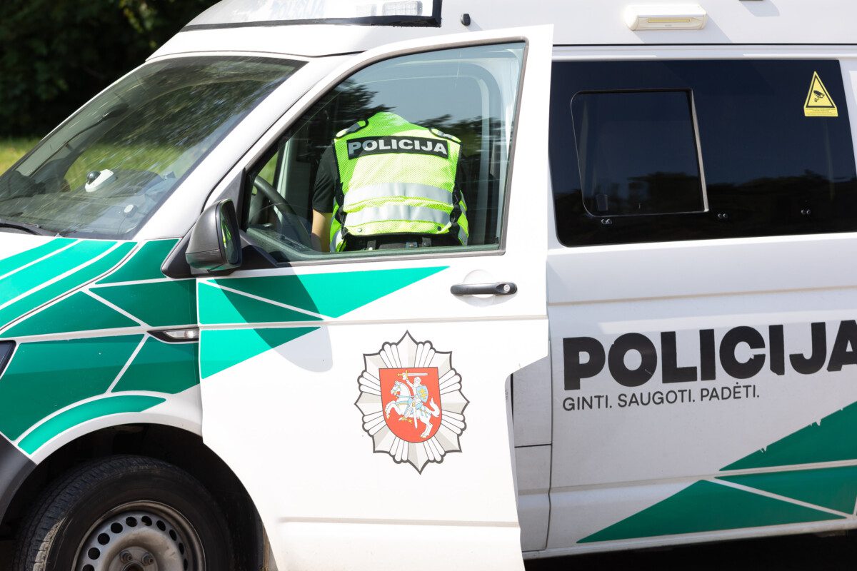 Policija skubiai ieško nukentėjusių: šie asmenys galėjo apgauti ir jus