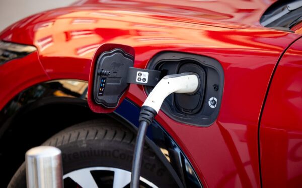 Lietuvoje sparčiai daugėja elektrinių automobilių, lietuviai fiksuoja rekordinius rezultatus