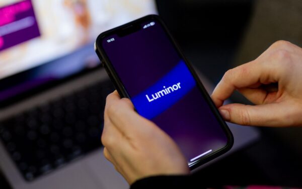 „Luminor“ metinė ataskaita rodo pelno mažėjimą ir atsargesnes prognozes. Ar rinka turėtų sunerimti?
