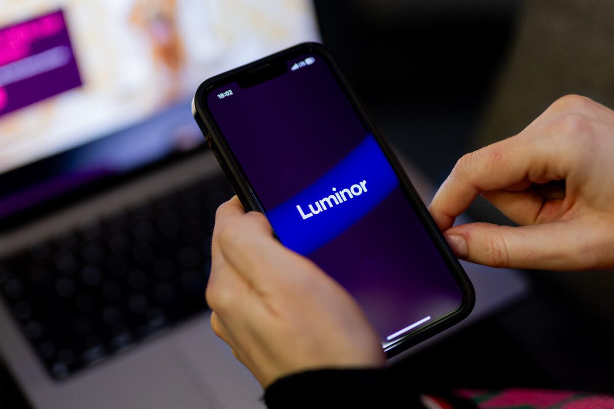 „Luminor“ metinė ataskaita rodo pelno mažėjimą ir atsargesnes prognozes. Ar rinka turėtų sunerimti?