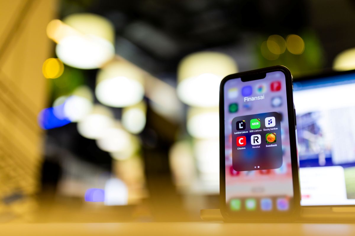 Nauja bankų sistema glumina gyventojus, apie kilusius iššūkius prakalbo ir bankų atstovai