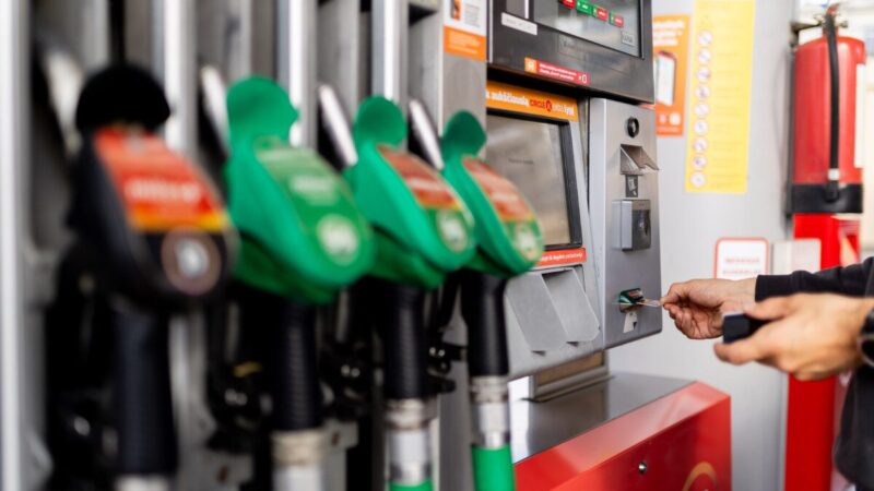 Mažina kuro kainas, bet ar tai ne per mažai? Sprendimas gali nuvilti vairuotojus