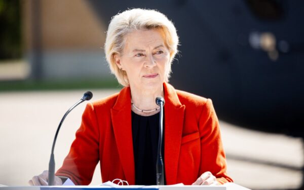 Dar vienas nesėkmingas bandymas: Von der Leyen atlaikė dar vieną balsavimą dėl nepasitikėjimo