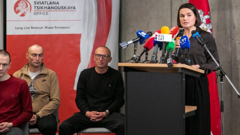 Netikėtas posūkis: S. Cichanouskaja palieka Lietuvą, keliasi į Lenkiją dėl saugumo ir abejonių