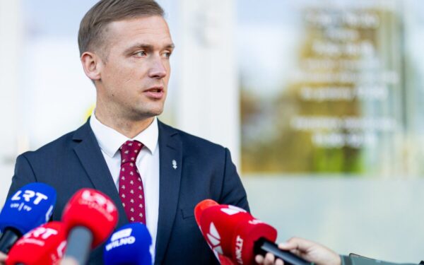 Žemaitaičio susitikimai Vengrijoje kelia klausimų: Duchnevičius įžvelgia keistą signalą užsienio politikai