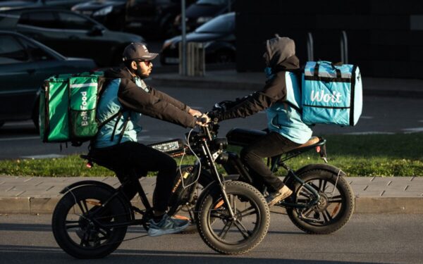 Daugėja skundų dėl „Bolt“ vairuotojų ir „Wolt“ kurjerių, kalbos inspekcija tiria pirmuosius atvejus