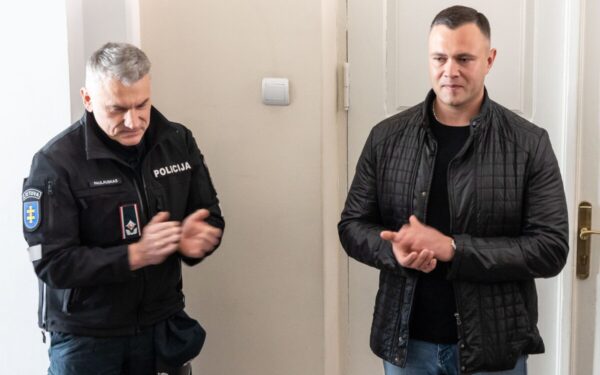 Prokuratūra kreipėsi į LAT, prašo panaikinti išteisinamąjį nuosprendį moterį nušovusiam policininkui