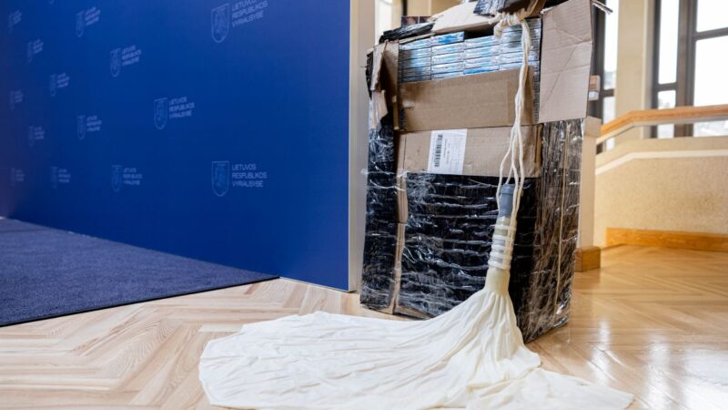 Hodgesas perspėja: kontrabandiniai balionai nėra smulkmena, tai yra karo elementas