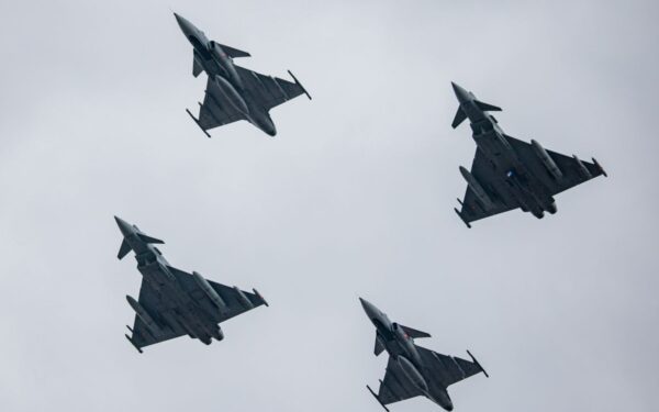 Nerami savaitė Baltijos danguje: NATO naikintuvai kilo ne kartą dėl taisykles pažeidusių Rusijos orlaivių