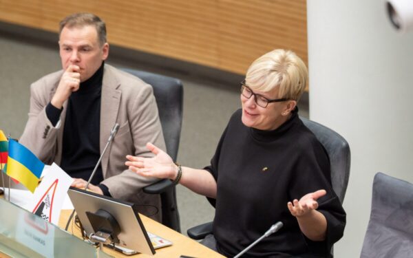 Valdžioje bręsta naujas skandalas: konservatoriai kreipėsi į premjerę ir prezidentą, ragindami atleisti ministrą Žuromską