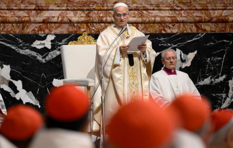 Leonas XIV ragino kardinolus išklausyti seksualinio išnaudojimo aukas. EPA-ELTA