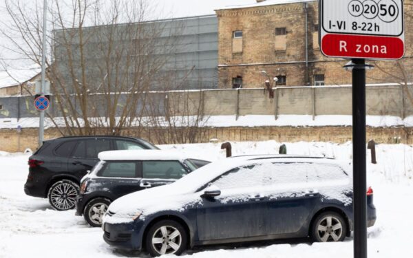 Vilniuje padegtas mokėjimo už automobilių stovėjimą aparatas, policija aiškinasi aplinkybes