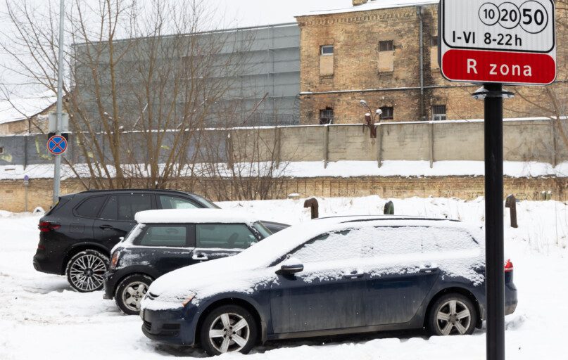 Nenuvalytos parkavimo vietos. ELTA / Dainius Labutis nuotr.