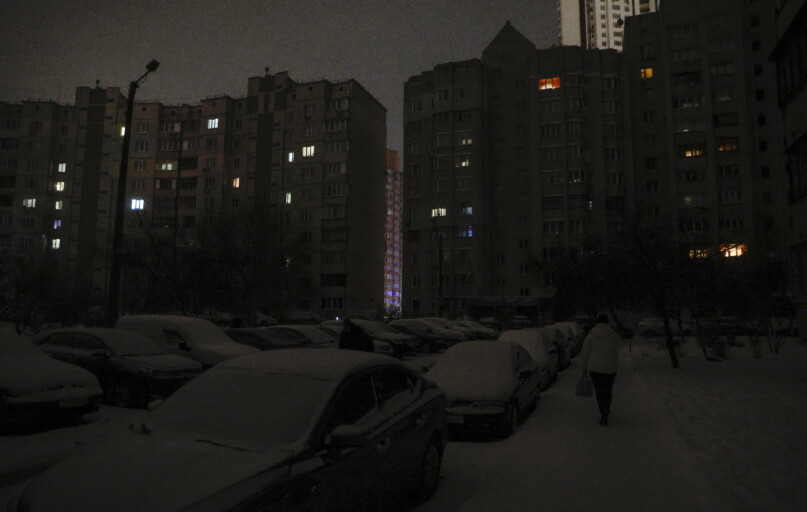 Ukrainoje dėl Rusijos antskrydžių fiksuoti nauji elektros tiekimo sutrikimai. EPA-ELTA nuotr.