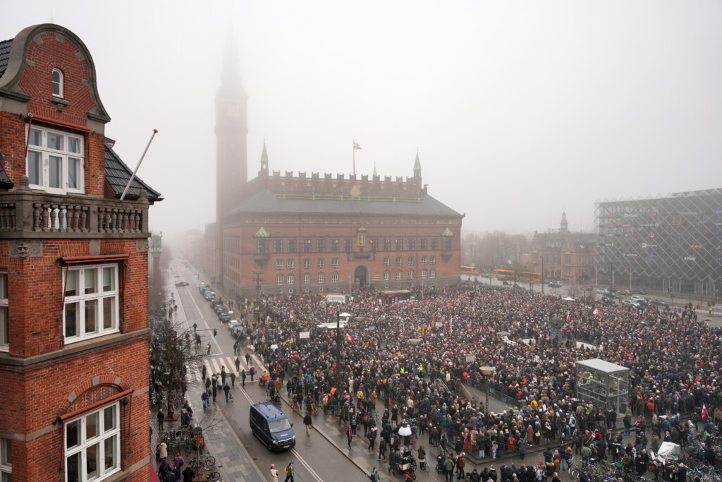 Danijoje į protestą prieš Trumpą dėl Grenlandijos susirinko tūkstančiai žmonių. EPA-ELTA nuotr.