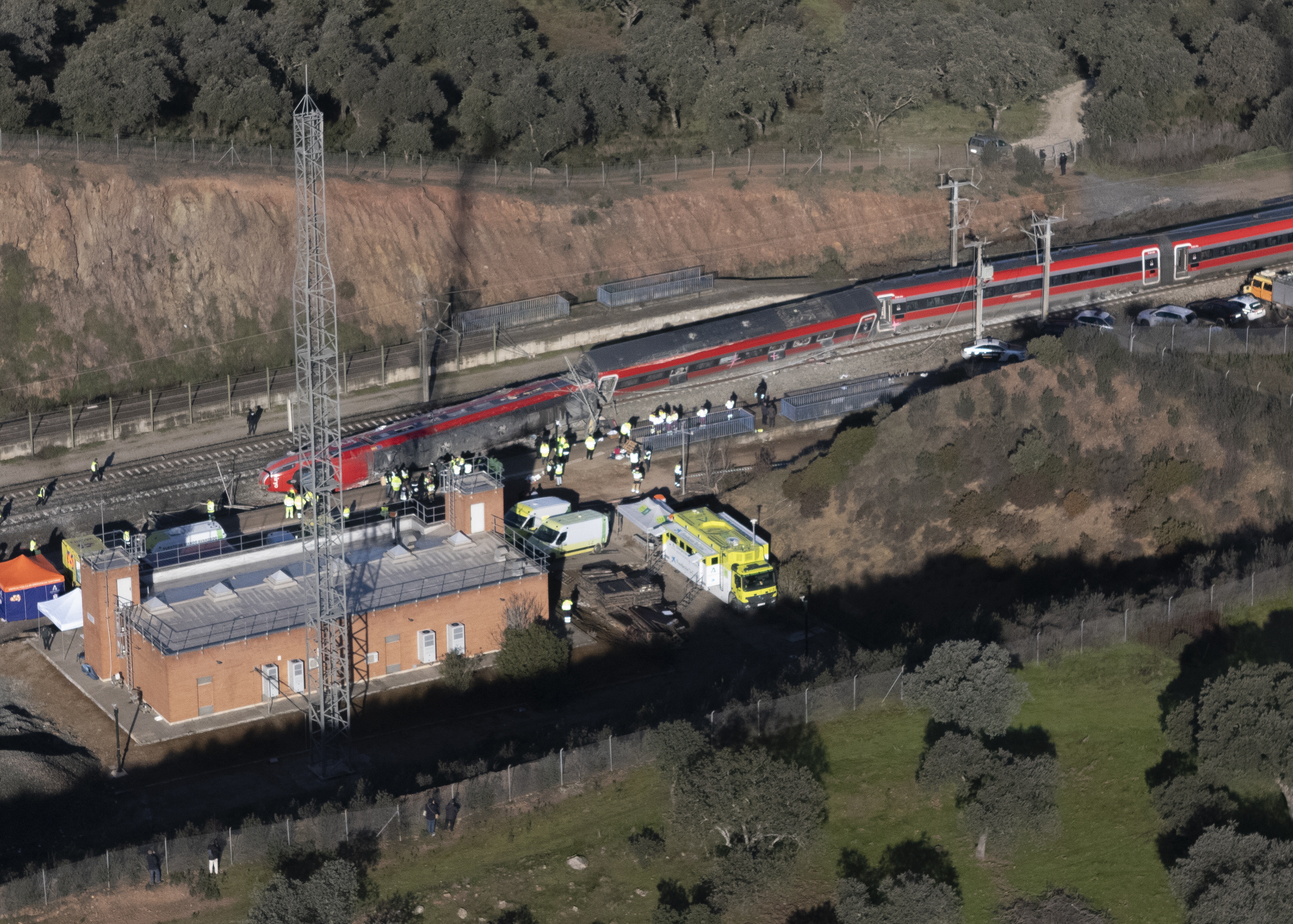 Dar viena nelaimė ant bėgių: avarija nusinešė gyvybę, sužeistųjų skaičius auga