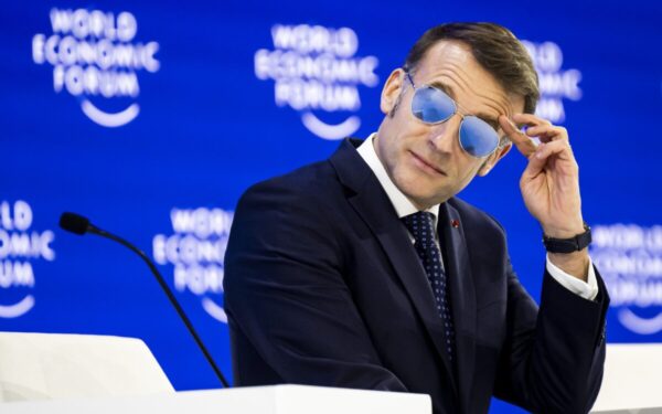 Macronas teigia neplanuojantis artimiausiomis dienomis kalbėtis su Rusijos prezidentu