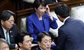 Japonijos premjerė prieš pirmalaikius rinkimus paleido parlamentą. EPA-ELTA nuotr.