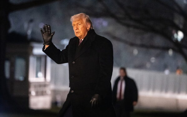 Situacija už Atlanto tampa vis sudėtingesnė: Trumpas pradėjo keisti toną, bet ne savo taktiką