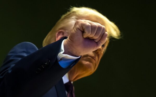 Aštrėjanti retorika: Trumpas teigia, kad Iranas bijo tartis, tačiau ar tai atspindi tikrąją padėtį?