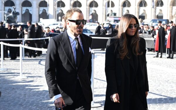 Roma atsisveikina su mados legenda: pagerbti susirinko pasaulio žvaigždės