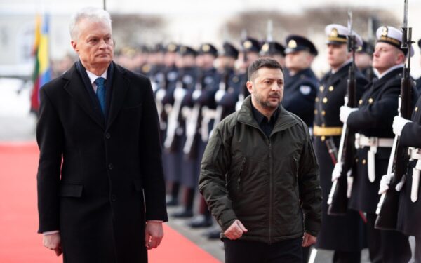 Vilniuje viešintis Zelenskis įteikė Budriui Ukrainos valstybės apdovanojimą