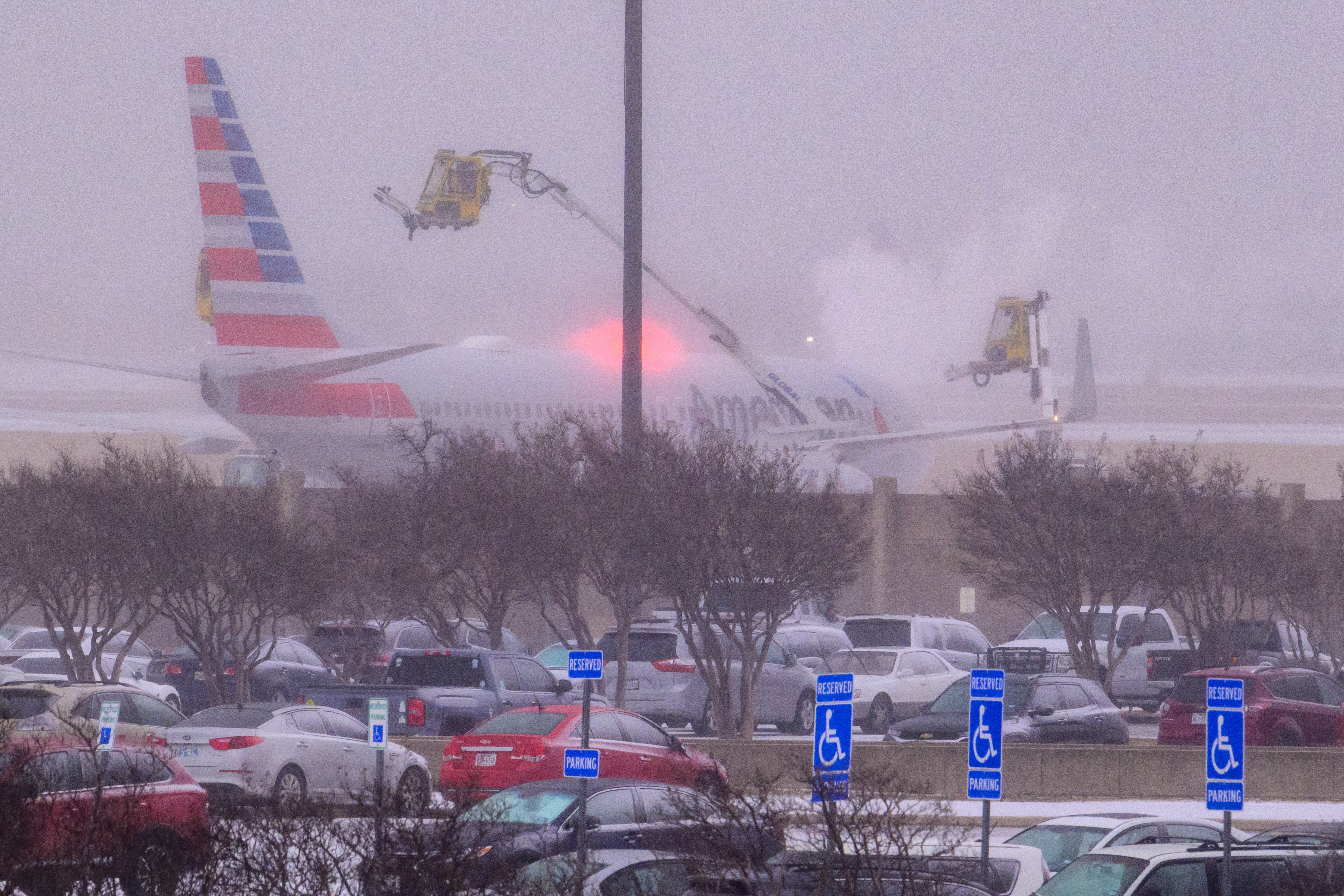 Stipri pūga Jungtinėse Valstijose paliko daugiau ne 700 000 žmonių be elektros