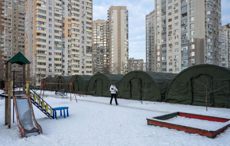 Ukrainos sostinėje 613 daugiaaukščių pastatų neturi šildymo. EPA-ELTA