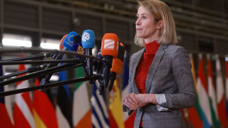 Invazijos metinių proga ES siekia naujo sankcijų smūgio Rusijai