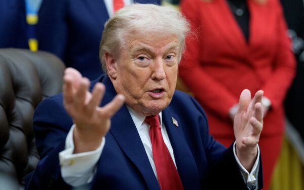 Trumpas sumušė rekordą ir puolė oponentus: įtampa salėje kilo valanda po valandos