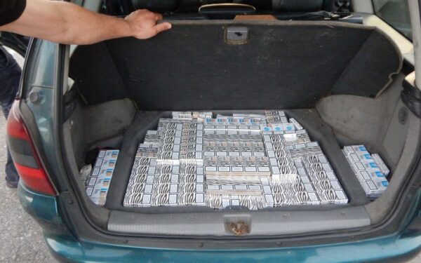 Cigarečių kontrabandos byloje galutinis sprendimas: bausmės ir milijoninis ieškinys lieka