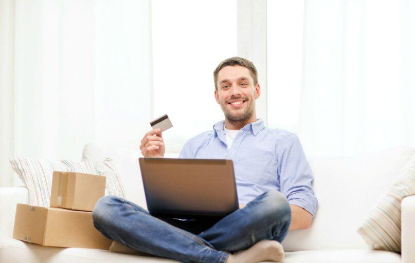 Daugėja internetu apsiperkančių Lietuvos gyventojų, rodo apklausa. "Lietuvos pašto" nuotr.