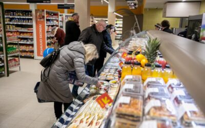 Žmonės skaičiuoja centus parduotuvėse, bet kas iš tikrųjų vyksta su kainomis?