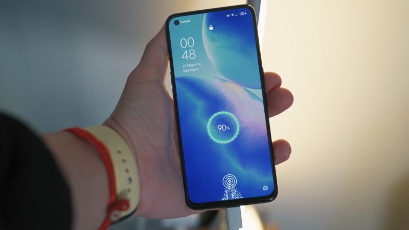 Kraunate išmanųjį telefoną ant lovos? Šis paprastas įprotis gali kainuoti brangiai