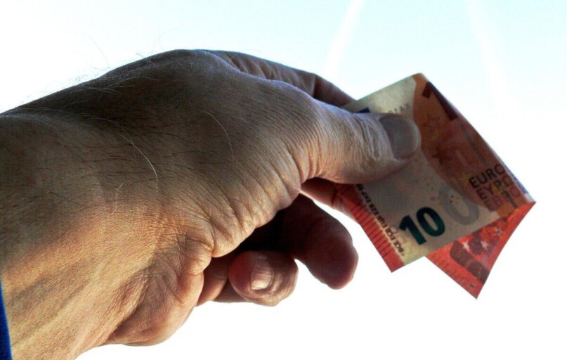 give, take euro, 10 euro, euro note, money, seem, euro, offer, give, give, give, 10 euro, 10 euro, 10 euro, 10 euro, 10 euro, money, euro, euro, euro, offer