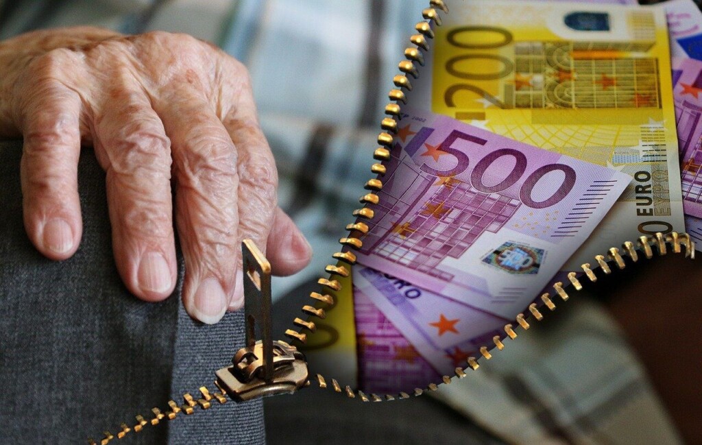 old people, pensioners, pension, money, currency, euro, cash, banknotes, money coins, pension increase, pension reform, old-age pension, germany, pension, pension, pension, pension, pension