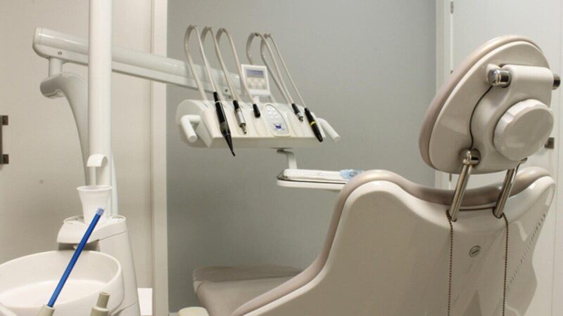 Rupšys gina savo poziciją: dėl dantų implantų kariuomenės lėšomis kaltės visiškai nepripažįsta